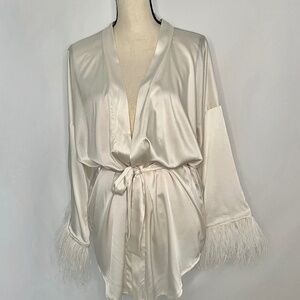 THE ROBE Off White Short Kimono Robe -Long Sleeves w Ostrich Feathers Size Small
